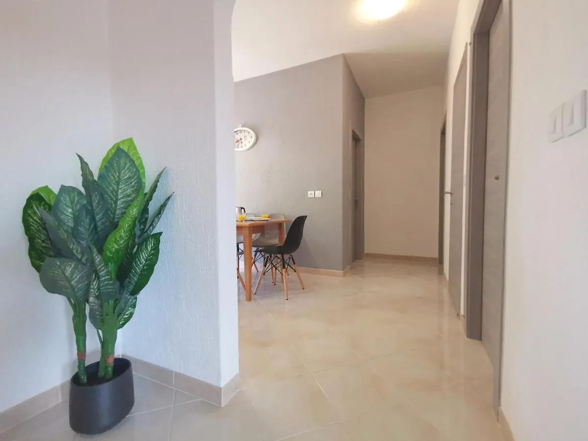 Apartment Pineta With Terrace & Park Wood View Pula