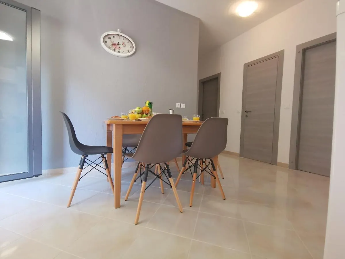 Apartment Pineta With Terrace & Park Wood View Pula