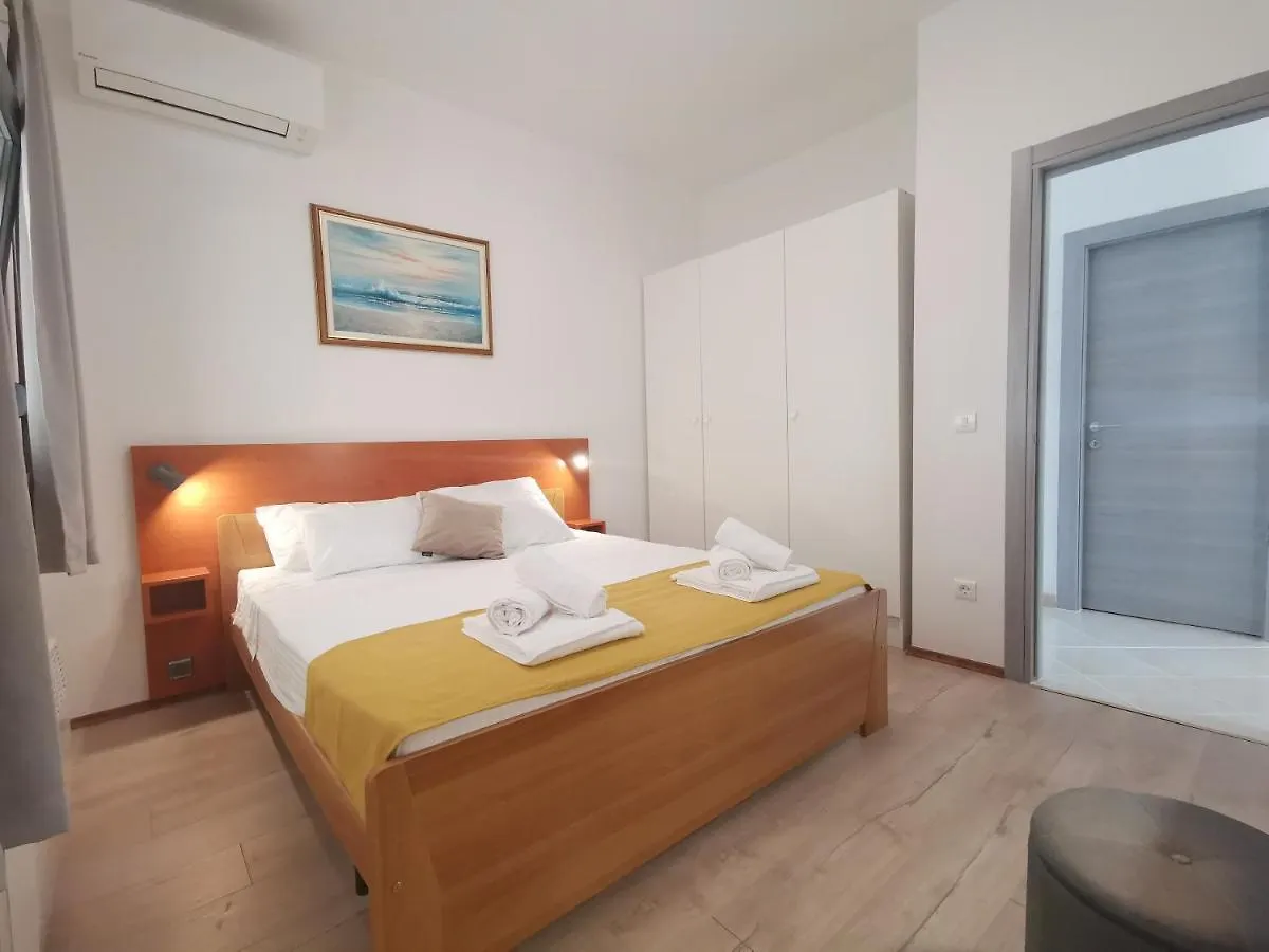 Apartment Pineta With Terrace & Park Wood View Pula