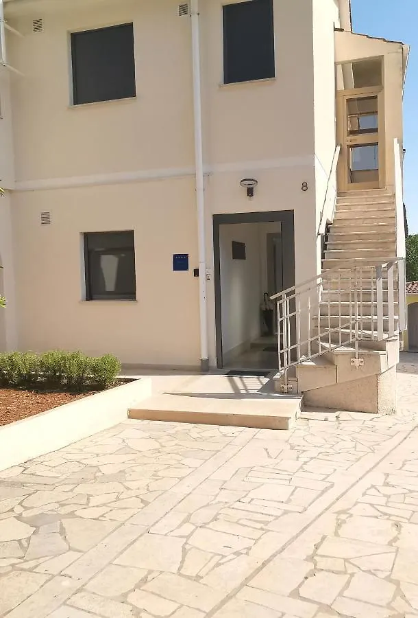 Apartment Pineta With Terrace & Park Wood View Pula