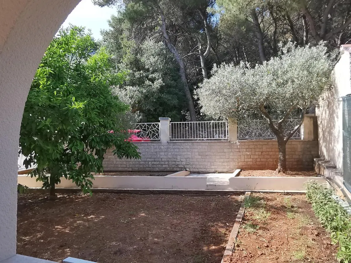 Apartment Pineta With Terrace & Park Wood View Pula