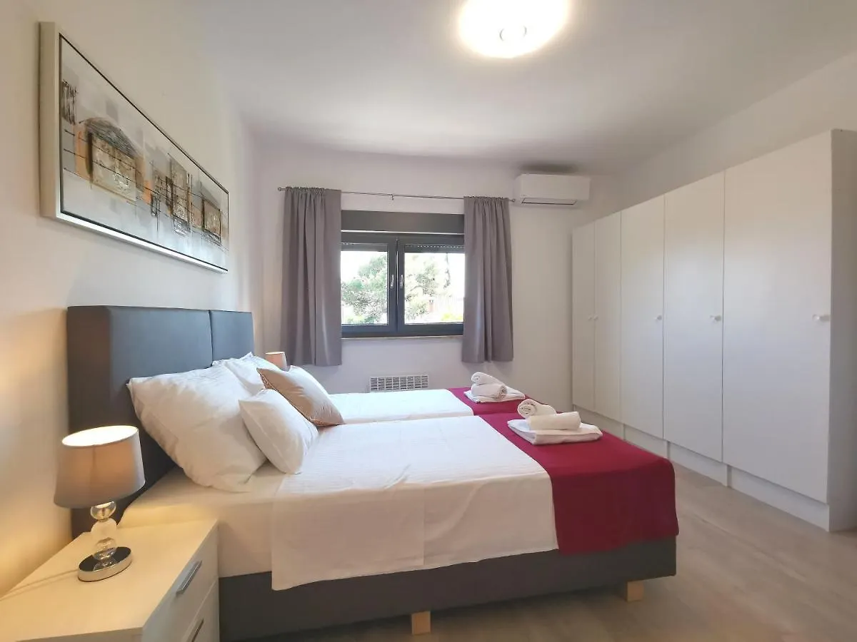 Apartment Pineta With Terrace & Park Wood View Pula