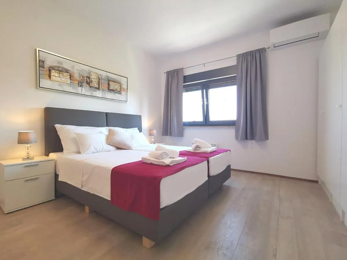 Apartment Pineta With Terrace & Park Wood View Pula