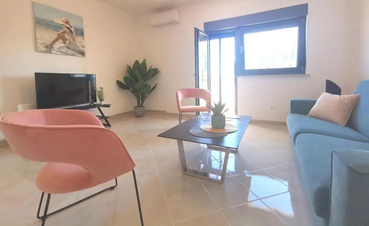 Apartment Pineta With Terrace & Park Wood View Pula