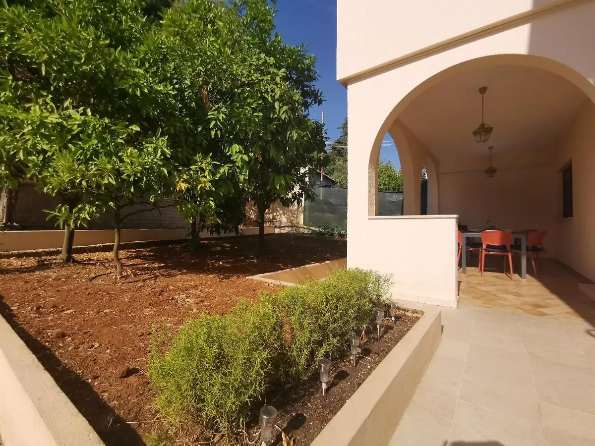 Apartment Pineta With Terrace & Park Wood View Pula