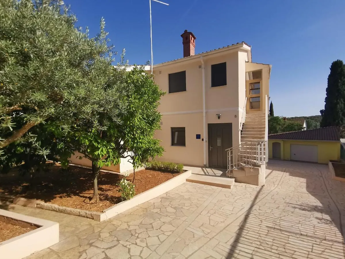 Apartment Pineta With Terrace & Park Wood View Pula