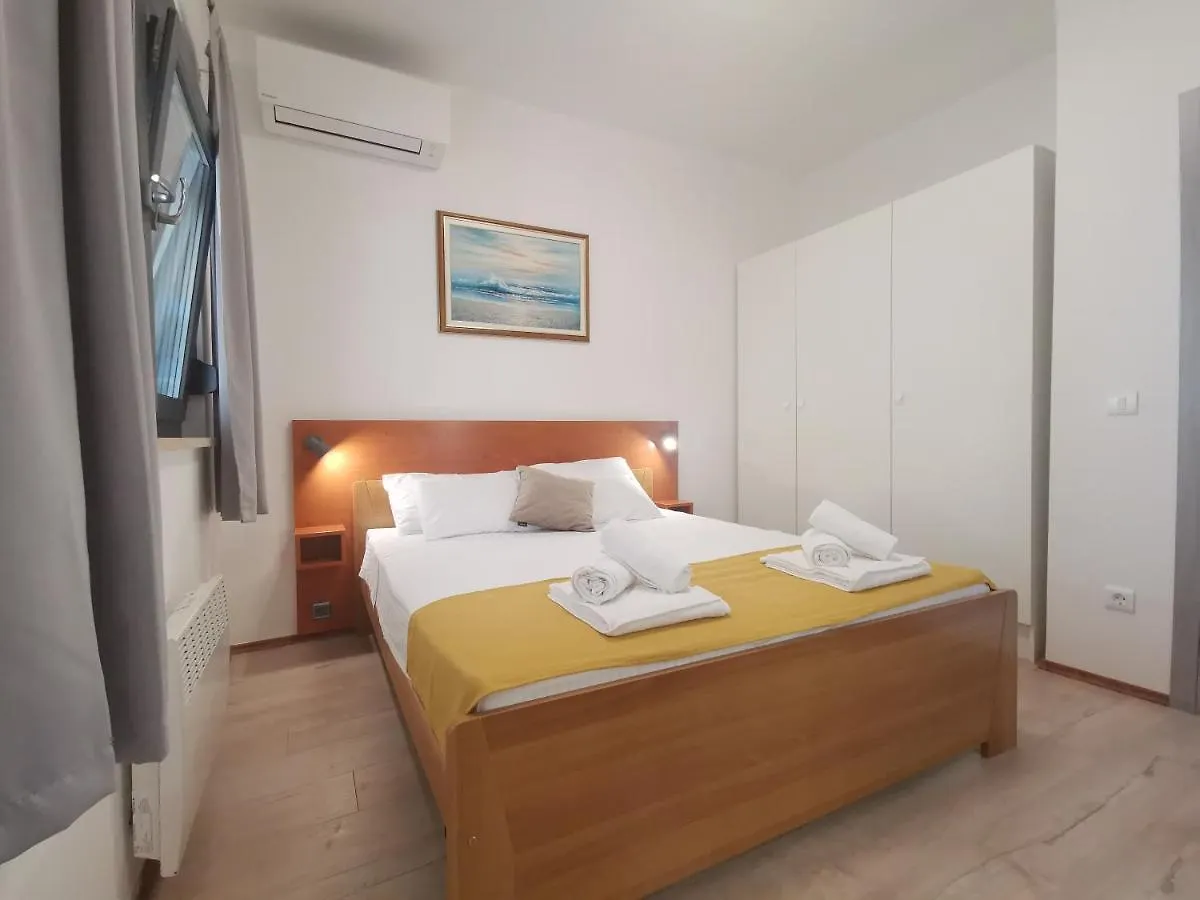 Apartment Pineta With Terrace & Park Wood View Pula